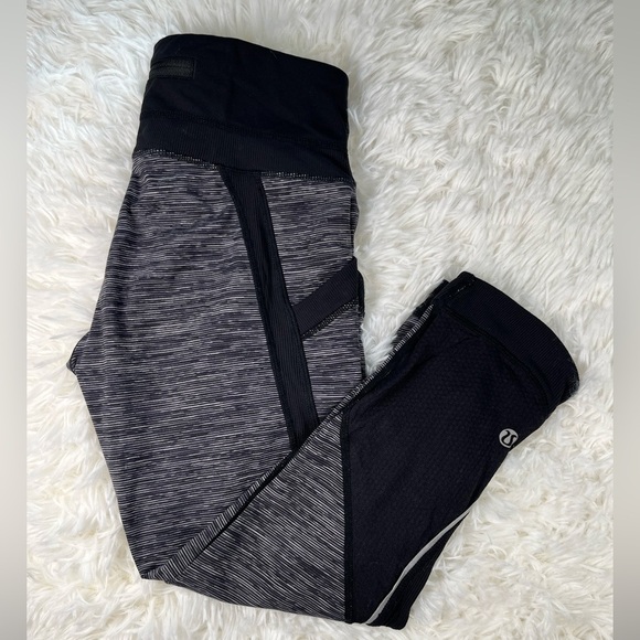 LULULEMON Run: Chase Me Crop Size 4 Wee Are From Space Black Combo Black - Picture 4 of 5